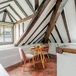 Studio Sous Les Poutres A Paris