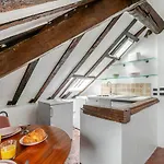 Studio Sous Les Poutres A Paris